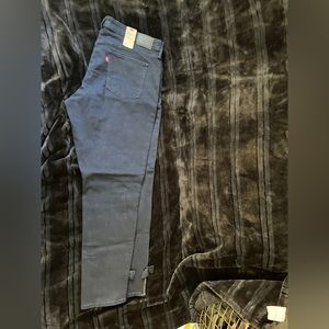 711 skinny mid rise skim through hip and thigh